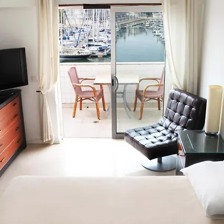 Apartment With Marina Views Near Beaches