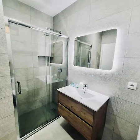 Apartment With Marina Views Near Beaches