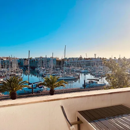 With Marina Views Near Beaches Apartamento *