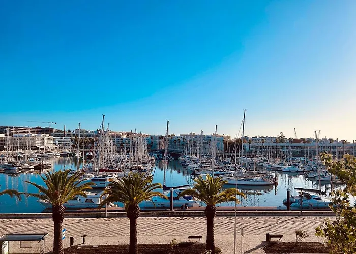 With Marina Views Near Beaches アパート