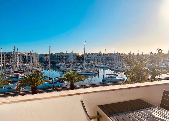 With Marina Views Near Beaches アパート *