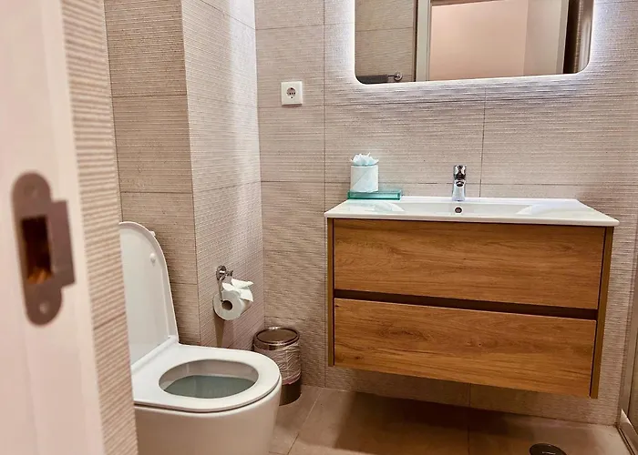 アパート With Marina Views Near Beaches *