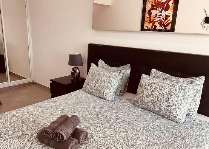 アパート With Marina Views Near Beaches *