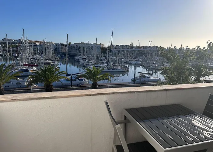 With Marina Views Near Beaches Appartamento Lagos