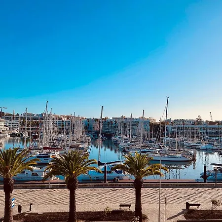 With Marina Views Near Beaches Appartement